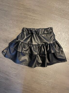 Tweenstyle by Stoopher Black Faux Leather Tiered Ruffle Skirt Girls Size 6 EUC
